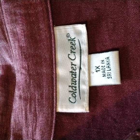 Iridescent deep red button down blouse size 1X - Picture 4 of 9